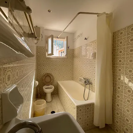 Benitses Arches Otel 2*