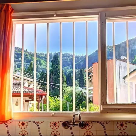 מלון Benitses Arches 2*